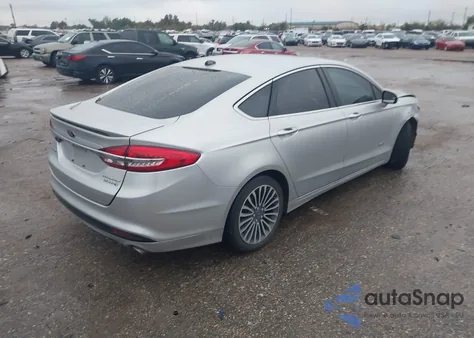 2018 Ford Fusion Hybrid Titanium z USA, uszkodzony, nr VIN 3FA6P0RU5JR116992